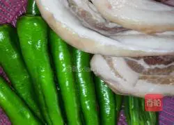 Chili stir-fry Illustration of how to make twice-cooked pork 2