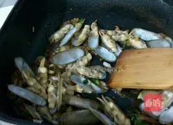 Illustration of how to mix fragrant razor clams 9