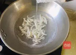 Illustration of how to make fried squid shreds with leeks 2