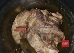 Illustration of how to make white cut beef tendons 4