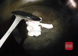 Illustration of how to stir-fry shredded pork with pepper and pickled mustard 3