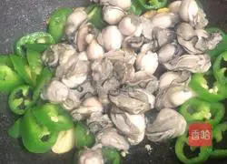 Illustration of how to make fried oysters with pepper 4