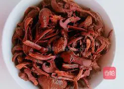 Illustration of how to make stewed chicken nuggets with dried mushrooms 2