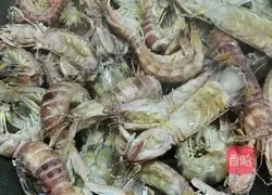 Illustration of how to make salt and pepper shrimp 2