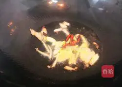 Illustration of how to make stir-fried river shrimp with leeks 2