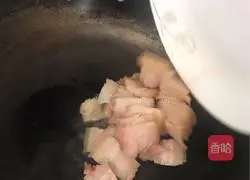 Illustration of how to cook twice-cooked pork with garlic sprouts 5