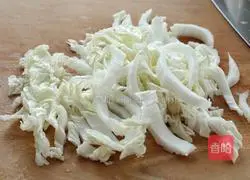 Illustration of how to make cabbage and tofu stewed vermicelli 2