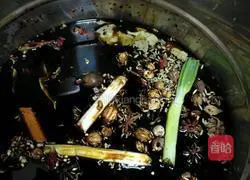 Illustration of how to make five-spice sauce meat 3