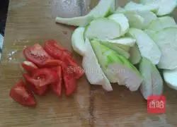Illustration of how to cook loofah with tomato sauce 1