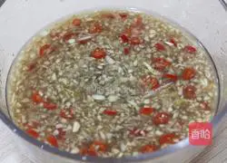 Illustration of how to make flower nail powder 8