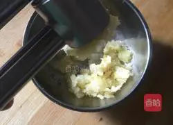 Illustration of how to make steamed scallops with garlic vermicelli 3