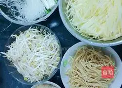 Illustration of how to eat spring pancake rolls at the beginning of spring 2