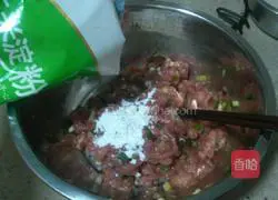 Illustration of how to make pearl meatballs 7