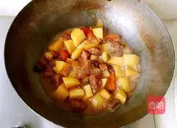 Illustration of how to make beef stew with potatoes 9