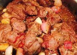 Illustration of how to make red wine beef 6