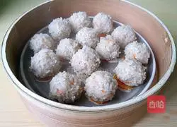 Illustration of how to make pearl meatballs 6