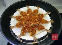 Illustration of how to make garlic steamed scallops, vermicelli and shrimp 11