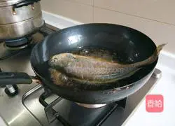 Illustration of braised yellow croaker for the Lantern Festival on the 15th day of the first lunar month 5