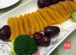 Illustration of how to make steamed pumpkin with red dates 7