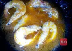 Illustration of braised prawns in oil 7