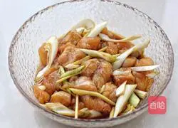 Illustration of how to make spicy chicken popcorn 3