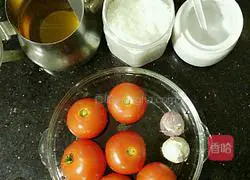 Illustration of how to make garlic tomato sauce 1