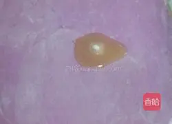 Illustration of how to make pitaya peel juice hand-shredded cake 2