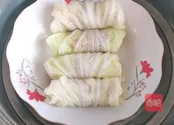 Illustration of how to make cabbage and pork rolls 11