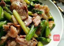 Illustration of how to make fried asparagus and meat slices 10