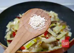 Illustration of how to make fried pork slices with pickled peppers and bamboo shoots 12
