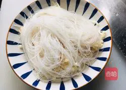 Illustration of steamed scallops with enoki mushroom vermicelli 7