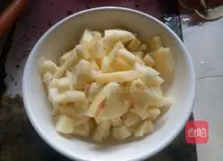 Illustration of how to make sweet apple pie 4