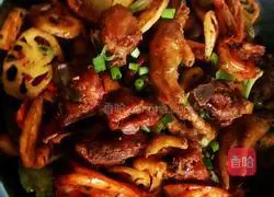 Illustration of how to make Spicy Hotpot Pork Ribs, Chicken Feet and Shrimp 10