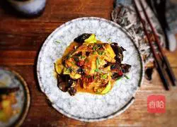 Illustration of how to cook fish cubes with fungus 11