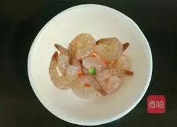 Illustration of how to make steamed eggs with shrimps 1