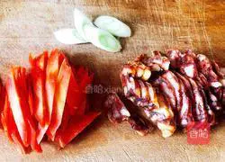 Illustration of how to make fried bacon with celery 3