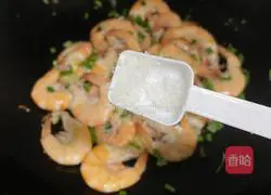 Illustration of how to make fried shrimps with green onion 6