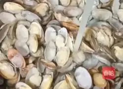 Illustration of how to make stir-fried flower bean paste with bean paste 5