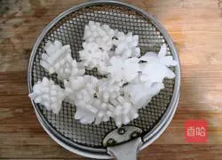 Illustration of how to make the cuttlefish flowers with double pepper 9