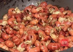 Illustration of how to make spicy shrimp tail 4