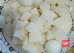 Illustration of how to make sweet and sour yam and quail eggs 1