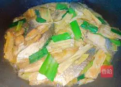 Illustration of how to cook pomfret with yuba 12