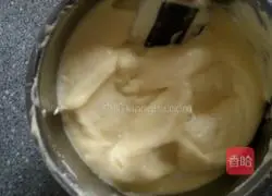 Illustration of how to make a small cream cake 6