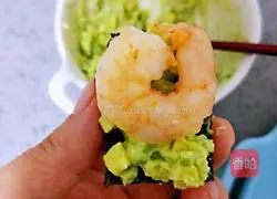 Illustration of how to make avocado and seafood salad 13