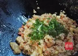 Illustration of how to make tomato sauce fried rice 8