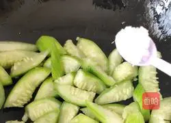 Illustration of how to make fried loofah 4