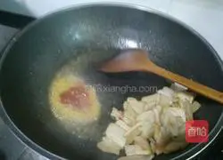 Illustration of how to make twice-cooked pork with king oyster mushroom 4