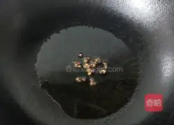 Illustration of how to make fried shrimps with green pepper 1