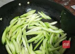 Illustration of how to make fried meat with celery 8