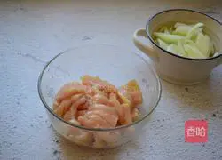 Illustration of how to cook chicken fillet in oyster sauce with fried onions 1